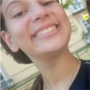 Studentessa di ingegneria al Politecnico di Torino impartisce lezioni di matematica per scuole secondarie di primo grado o secondarie di secondo grado